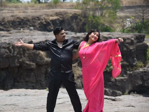 Pawan Singh Stage Show Fees: एक स्टेज शो के लिए लाखों रुपये चार्ज करते हैं सिंगर पवन सिंह