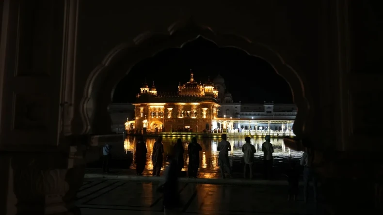 भारत-पाक सीमा पर बढ़ा तनाव,अमृतसर में सुरक्षा दिशा-निर्देश जारी, नागरिकों से घर में रहने की अपील